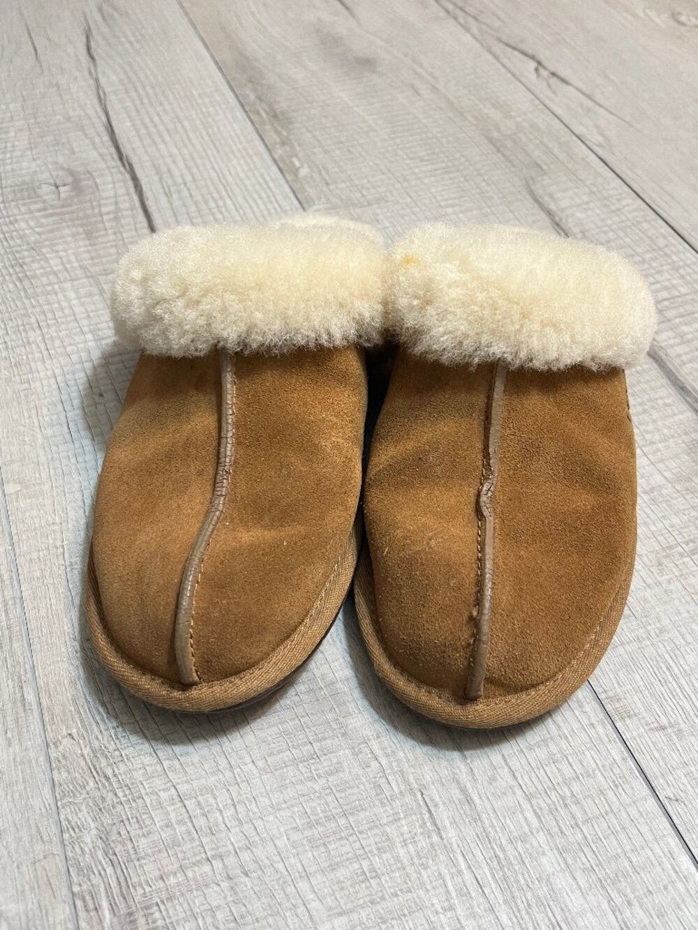UGG Scuffette II Slippers Chestnut Suede Shearling Fur Cozy Minimalist Size 8
